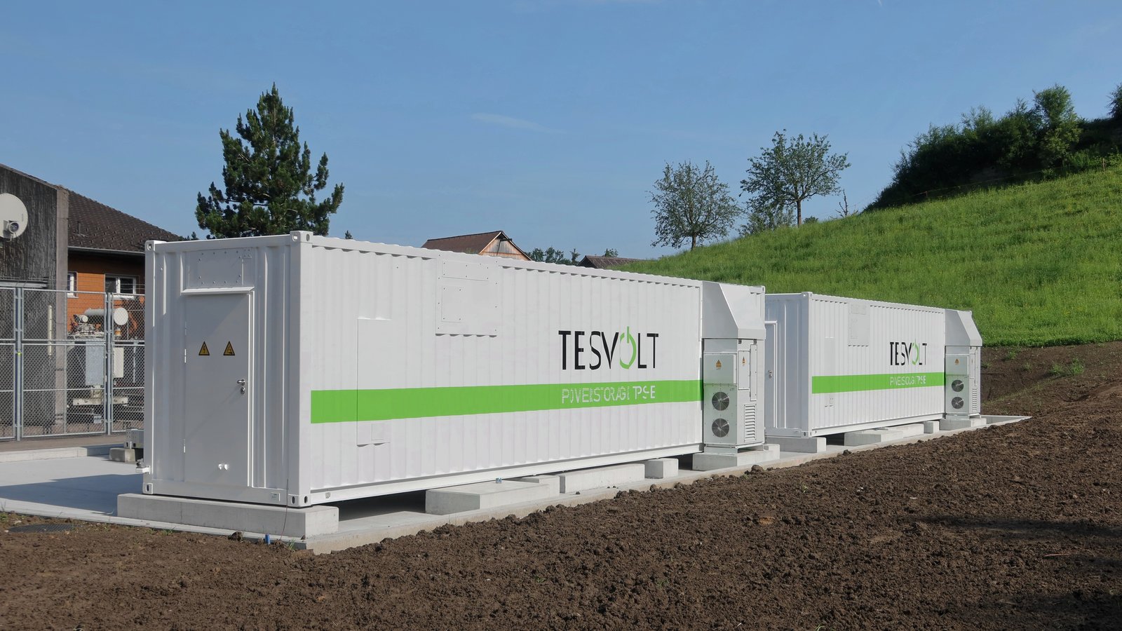 Conteneurs de batteries stationnaires raccordés au réseau