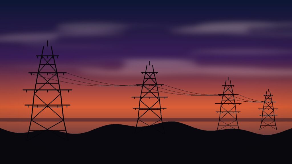 Lignes à haute tension et pylônes du réseau électrique français au crépuscule - RTE prépare un plan de 100 milliards d euros pour adapter le réseau au changement climatique